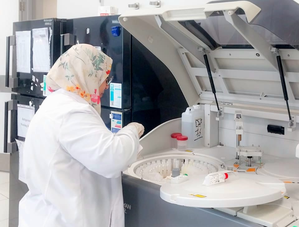 تشغيل 294 معملًا طبيًا في المجمعات الطبية والمستشفيات