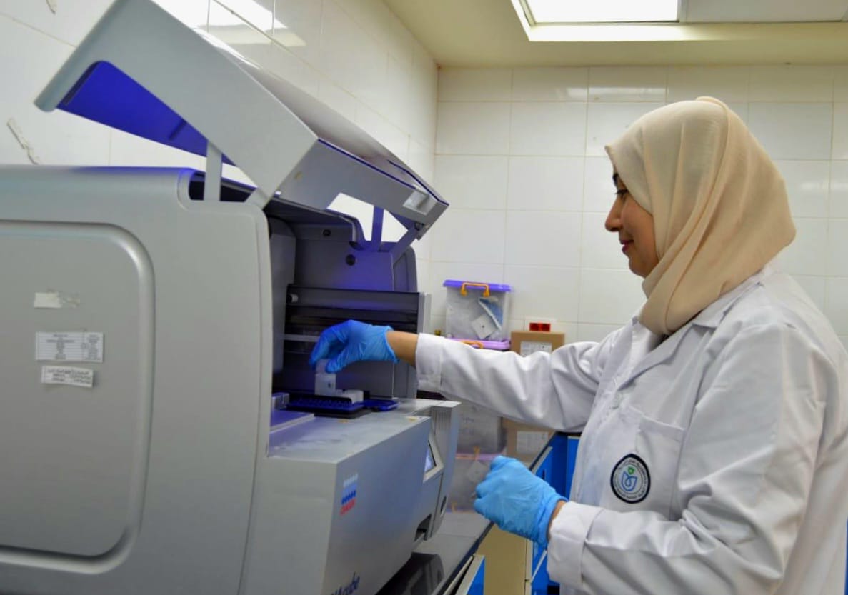 تشغيل 294 معملًا طبيًا في المجمعات الطبية والمستشفيات