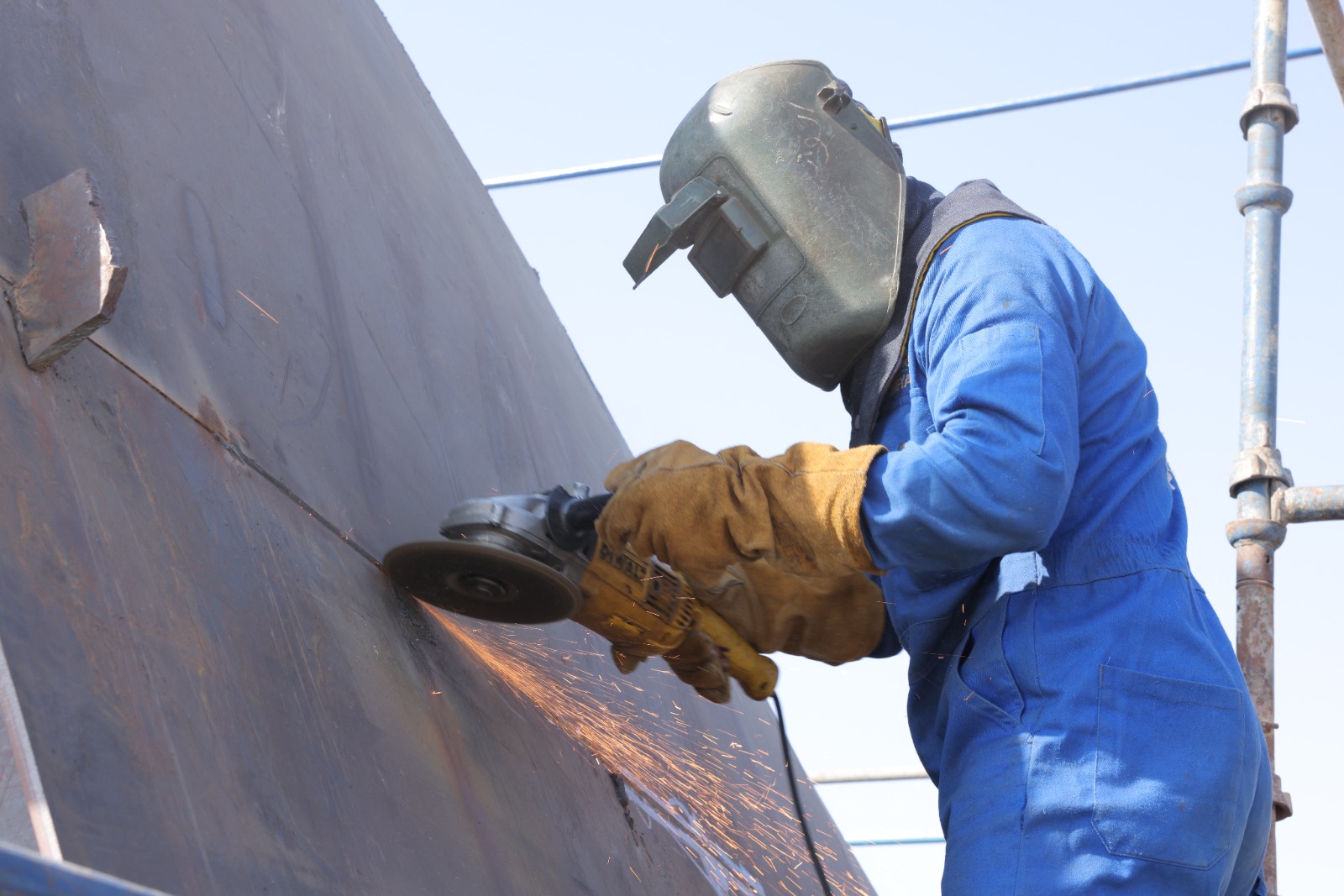 تدشين باكورة إنتاج شركة قناة السويس للقوارب الحديثة