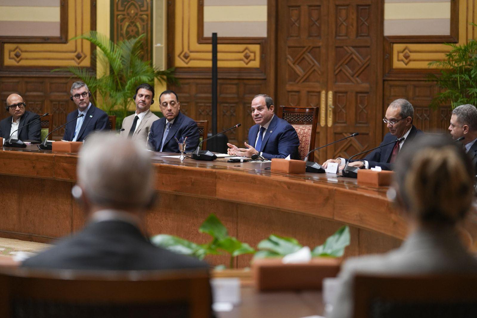 الرئيس السيسى يستقبل قيادات كبريات الشركات المصرية والعالمية بمجال التعهيد