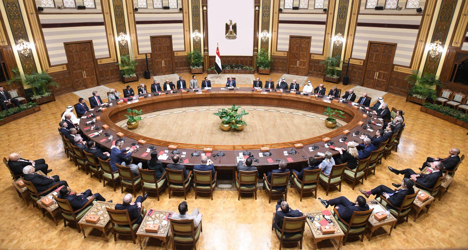 الرئيس السيسى يستقبل قيادات كبريات الشركات المصرية والعالمية بمجال التعهيد