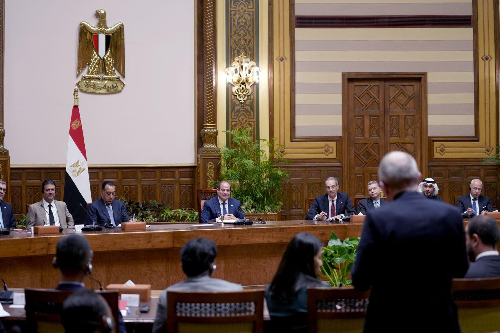 الرئيس السيسى يستقبل قيادات كبريات الشركات المصرية والعالمية بمجال التعهيد