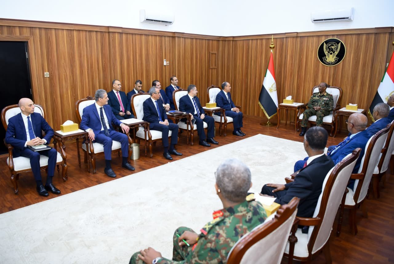 وزير الخارجية يلتقي رئيس مجلس السيادة السوداني الانتقالي