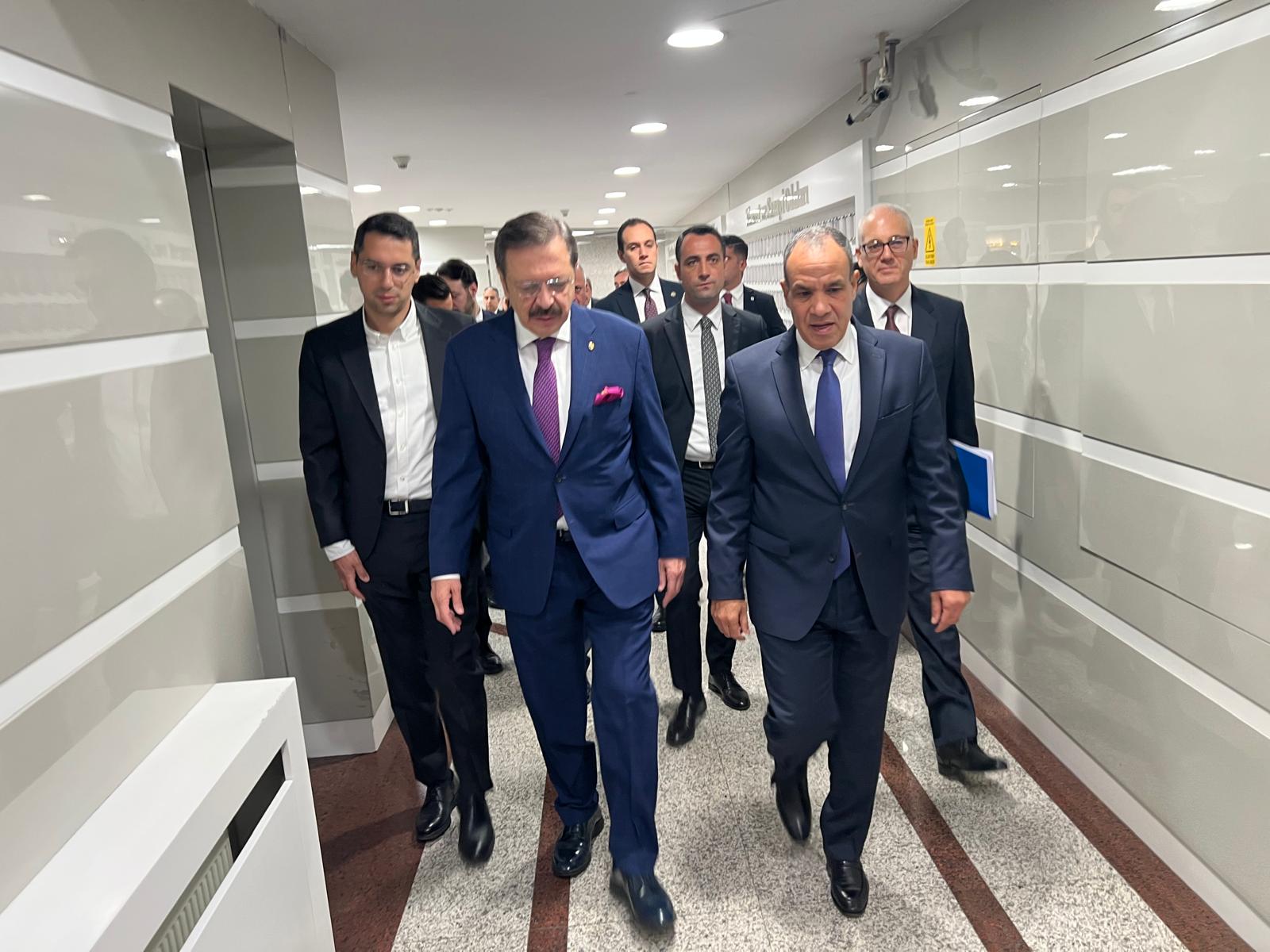 وزير الخارجية يزور مقر اتحاد الغرف والبورصات التركية