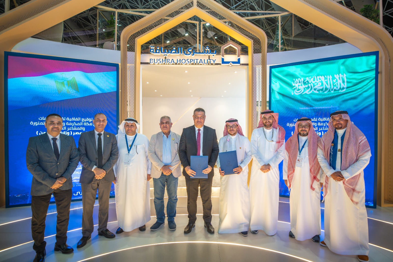 التضامن الاجتماعي توقع عقد الخدمات في المشاعر المقدسة لحجاج الجمعيات الأهلية