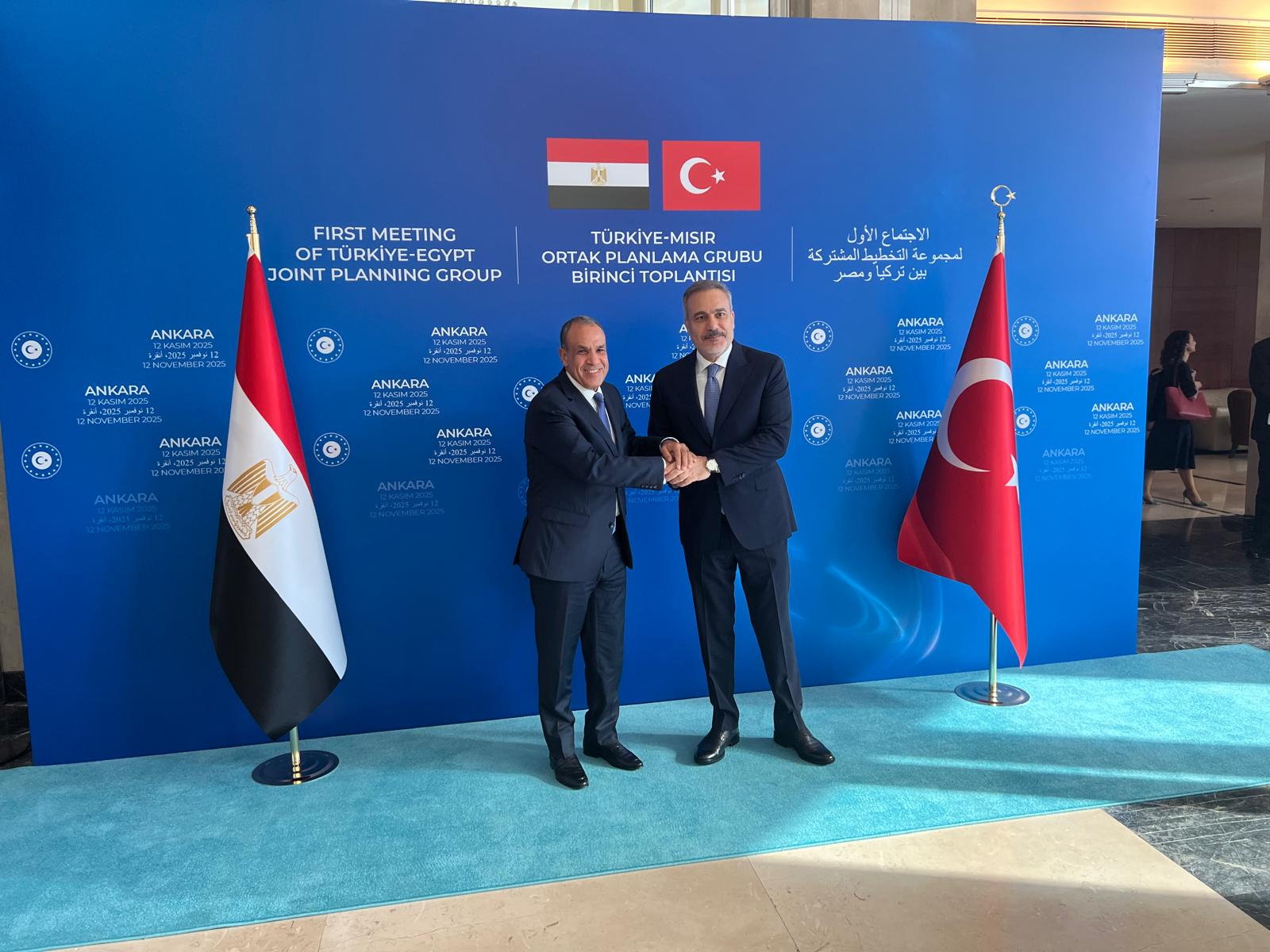 وزير الخارجية مع نظيره التركي