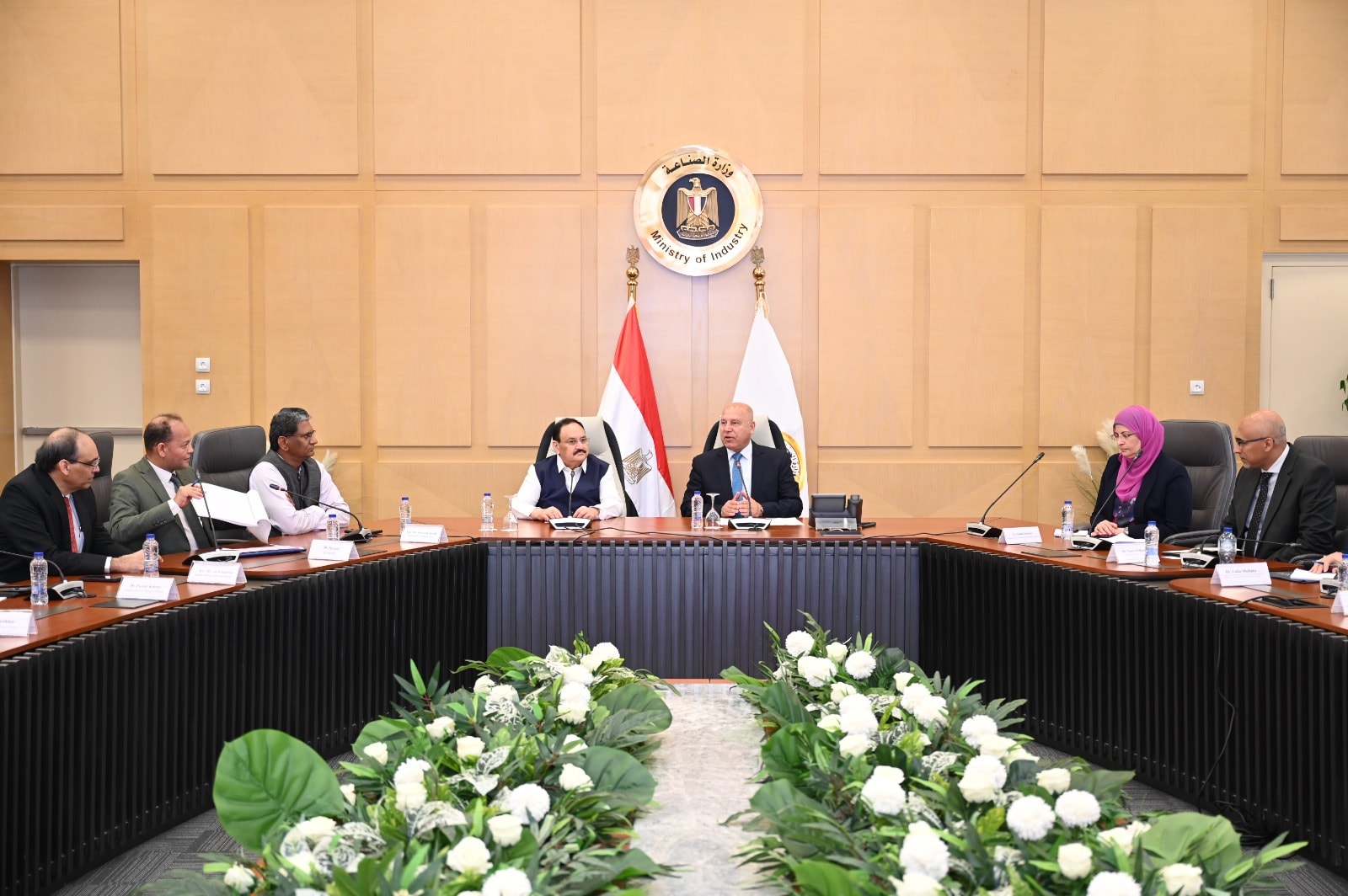 بحث سبل تعزيز التعاون المشترك في مجالي الصناعة والنقل