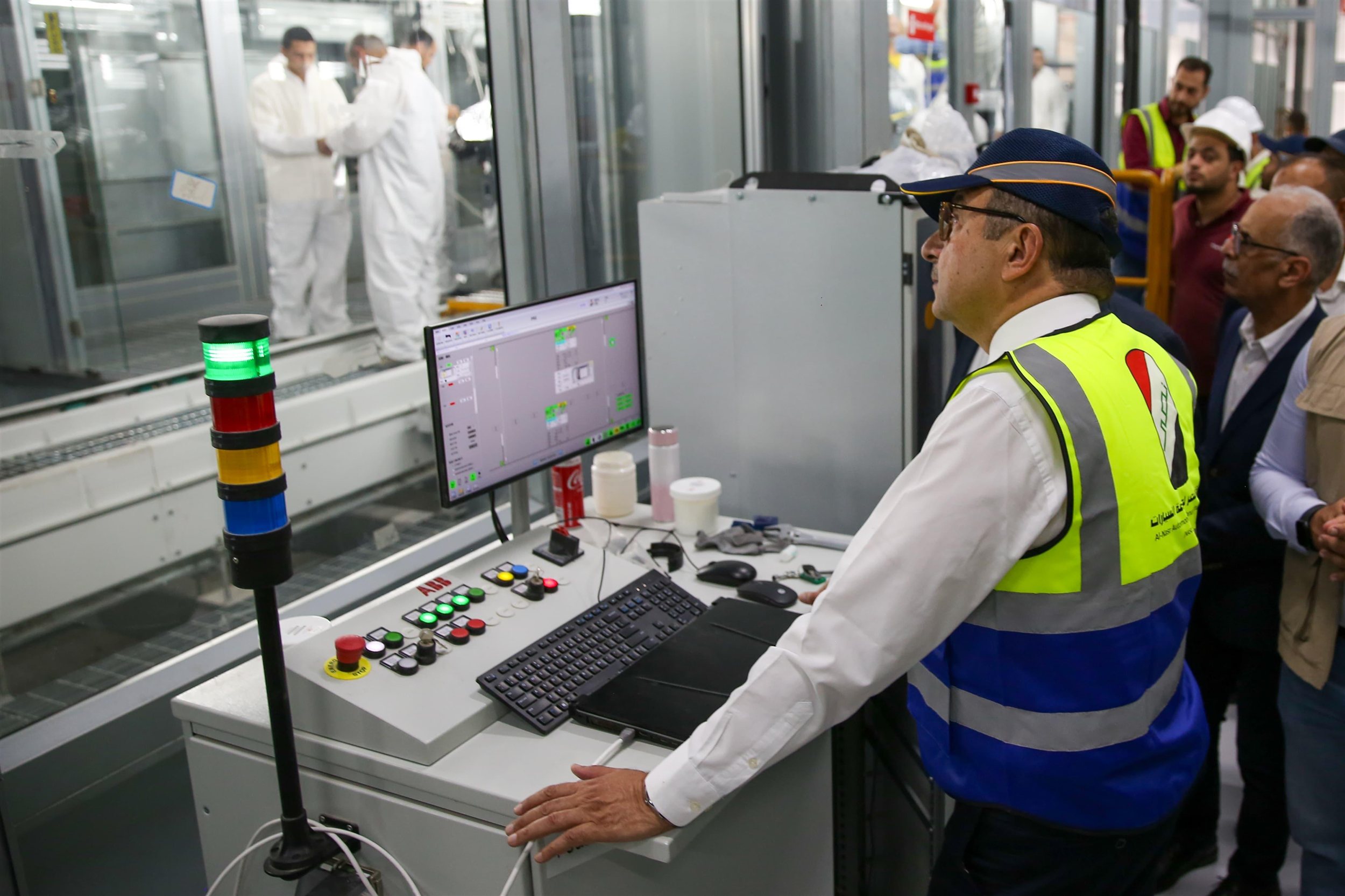 وزير قطاع الأعمال العام يتفقد مصانع شركة النصر للسيارات