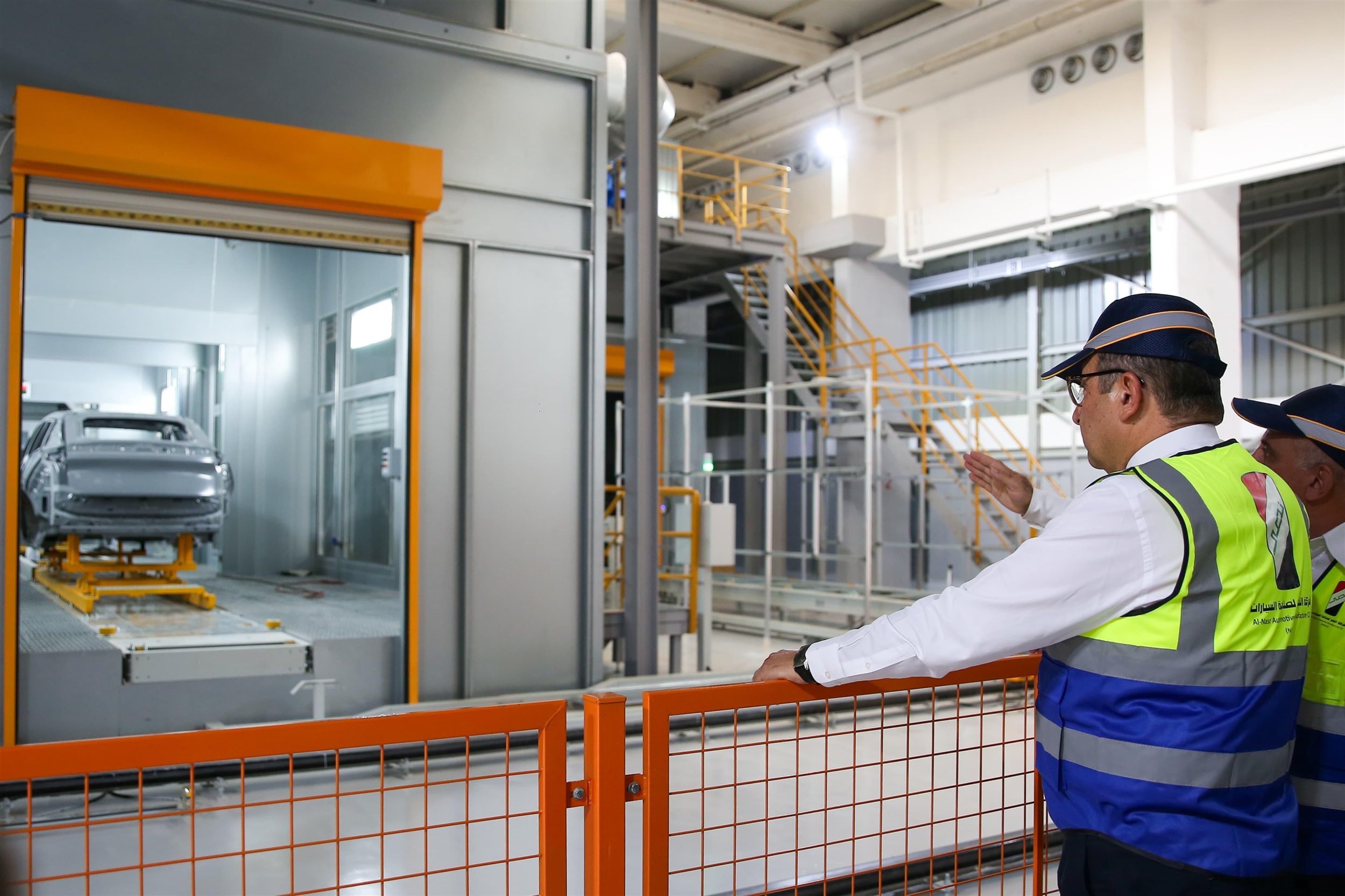 وزير قطاع الأعمال العام يتفقد مصانع شركة النصر للسيارات