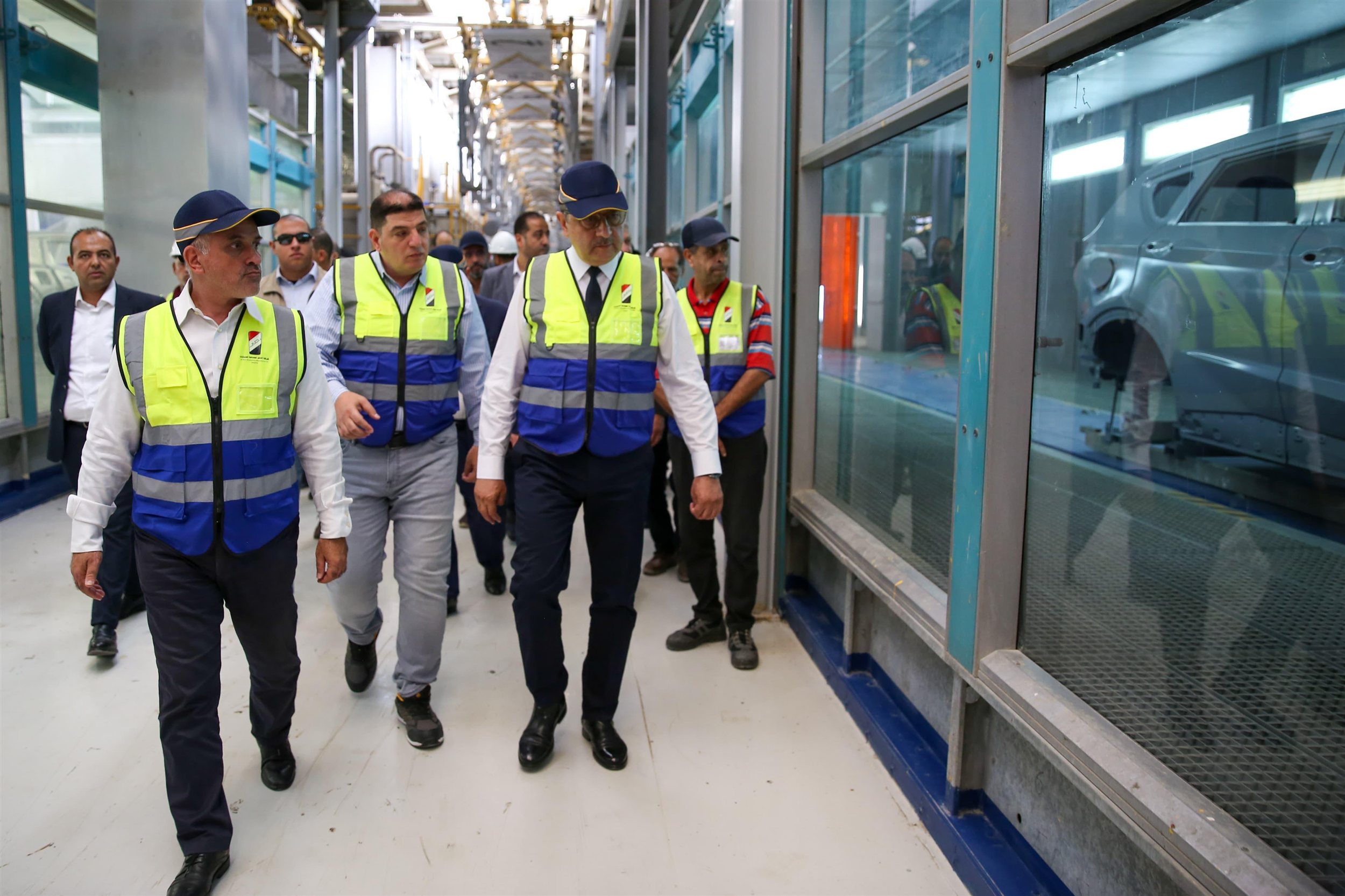 وزير قطاع الأعمال العام يتفقد مصانع شركة النصر للسيارات