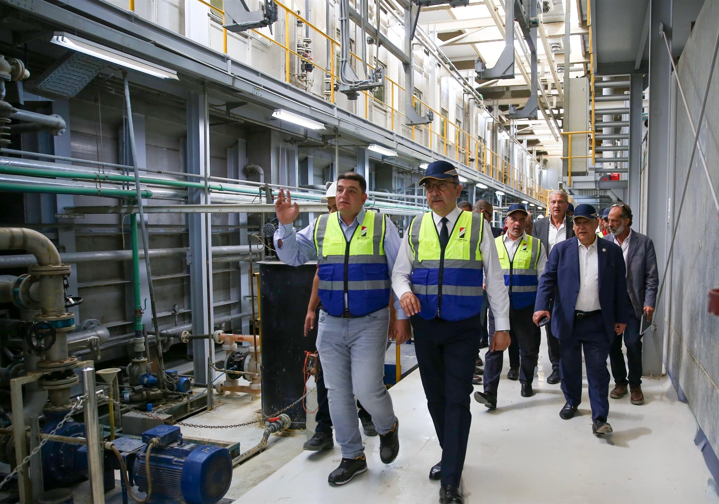 وزير قطاع الأعمال العام يتفقد مصانع شركة النصر للسيارات