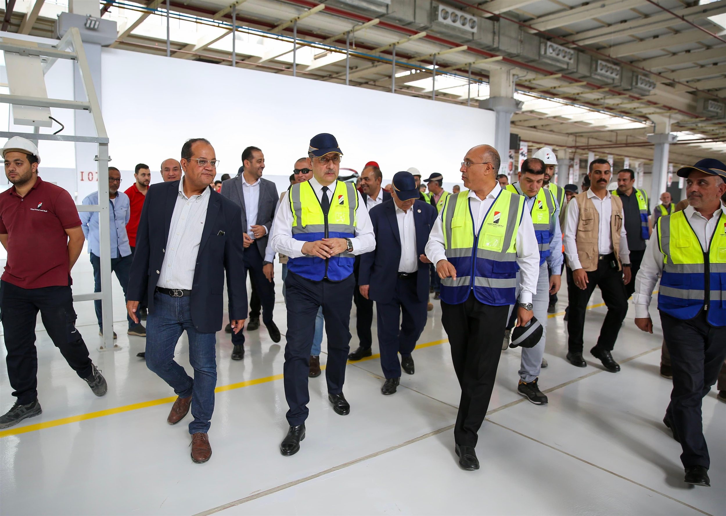 وزير قطاع الأعمال العام يتفقد مصانع شركة النصر للسيارات