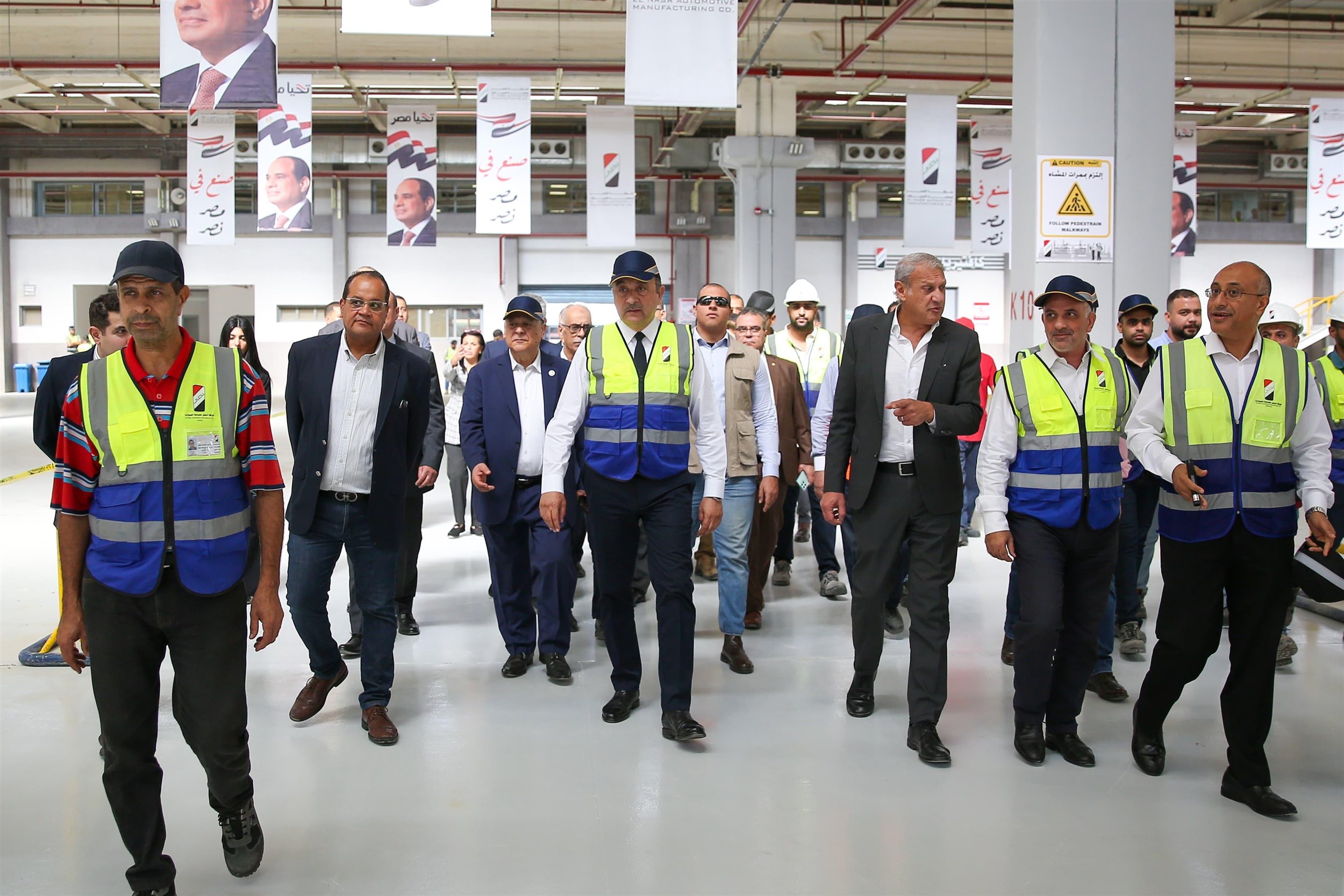 وزير قطاع الأعمال العام يتفقد مصانع شركة النصر للسيارات