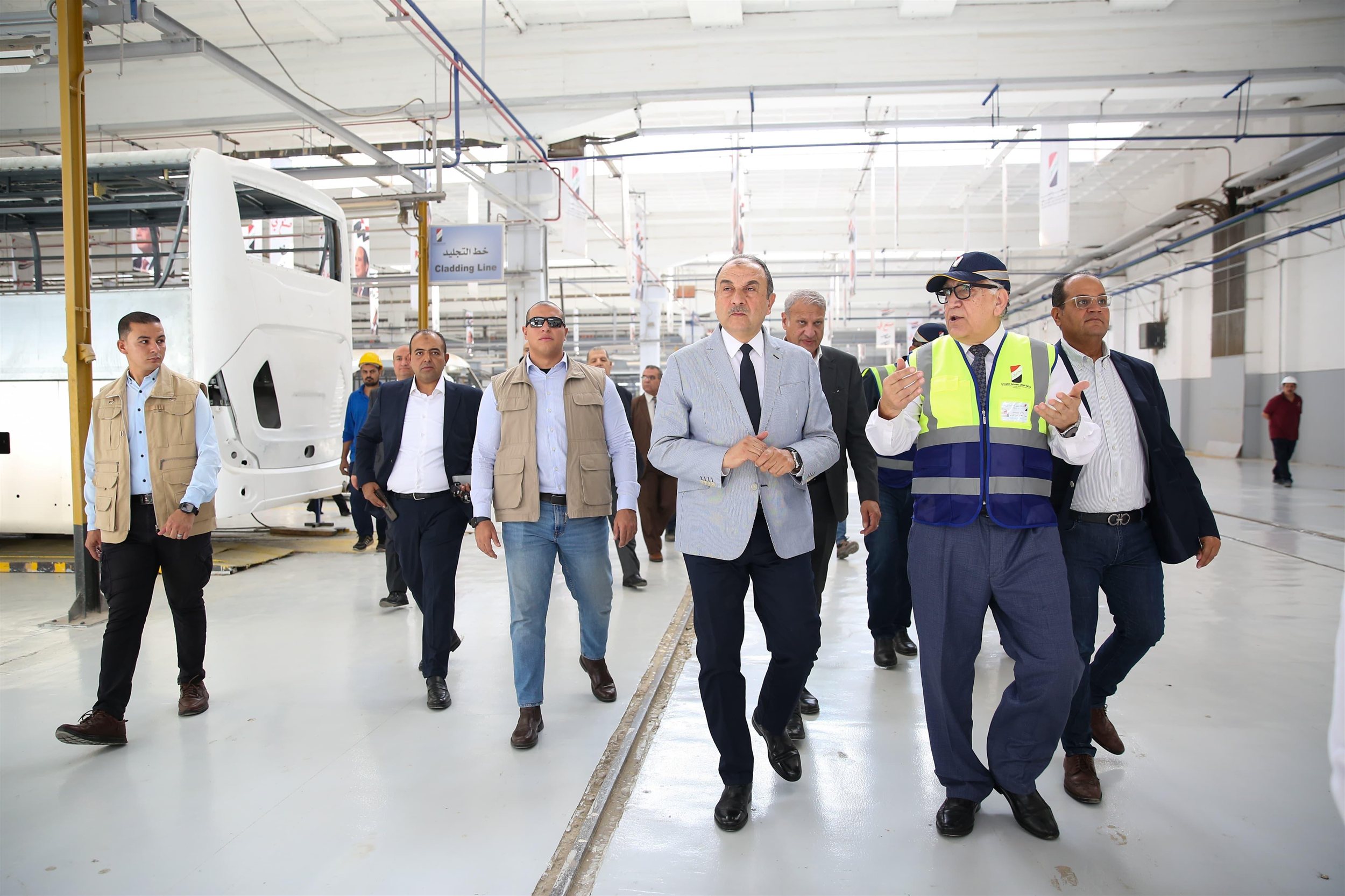 وزير قطاع الأعمال العام يتفقد مصانع شركة النصر للسيارات