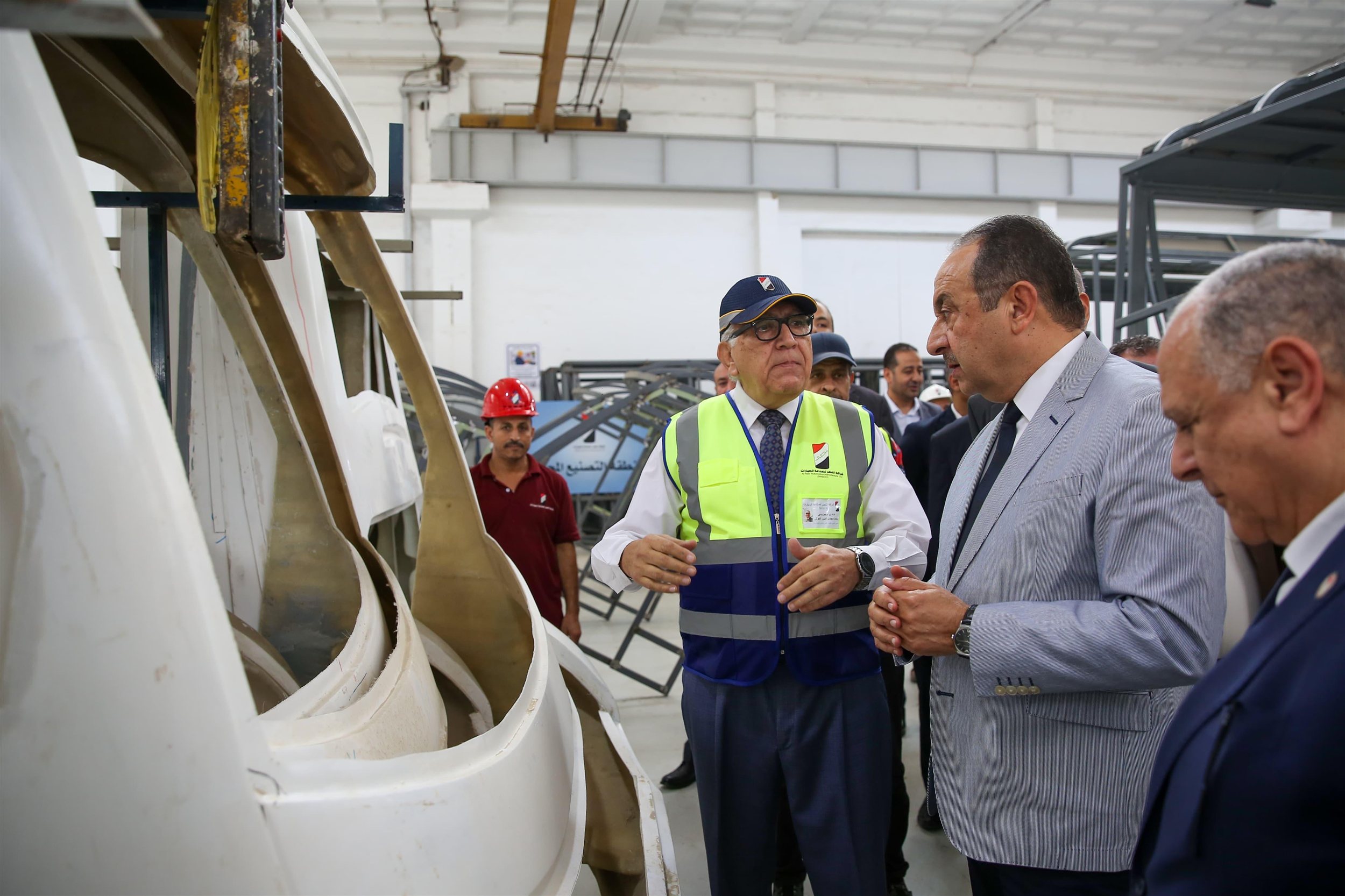 وزير قطاع الأعمال العام يتفقد مصانع شركة النصر للسيارات