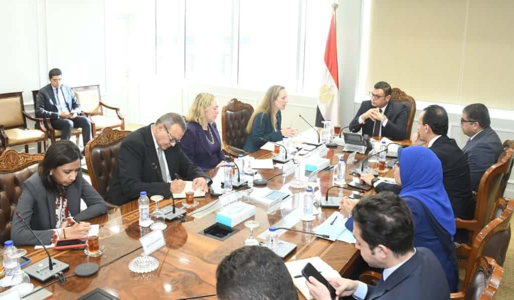 وزير الإسكان في اجتماع مع بعثة البنك الدولي