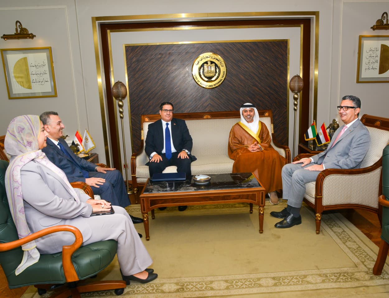 وزير التموين يستقبل سفير دولة الامارات
