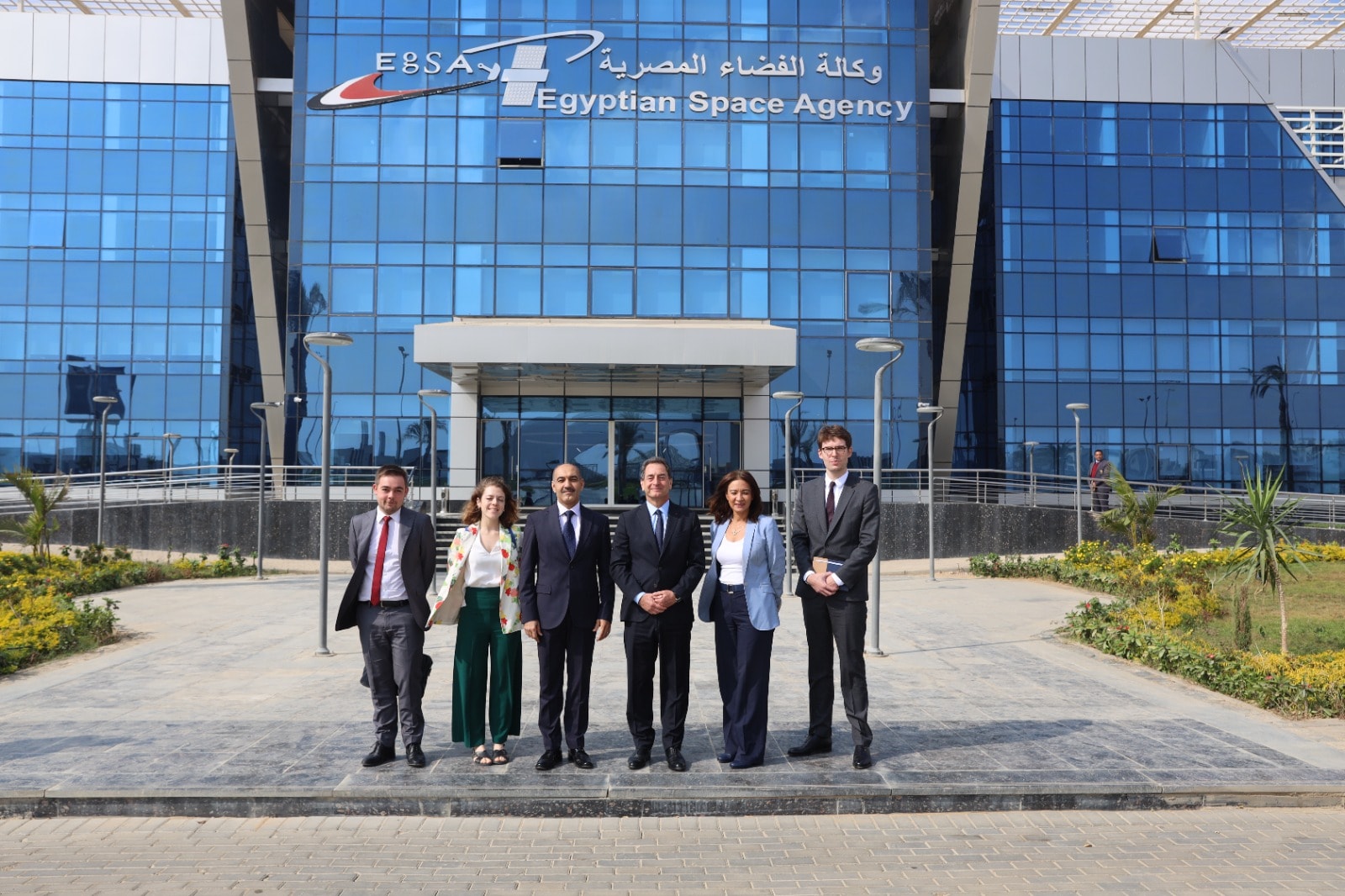 وكالة الفضاء المصرية تستقبل السفير الفرنسي بالقاهرة