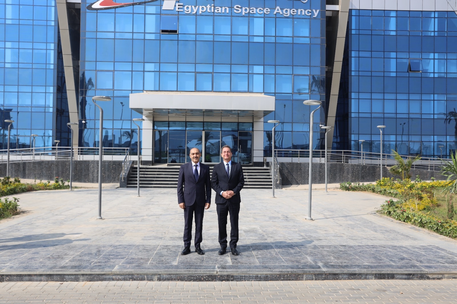 وكالة الفضاء المصرية تستقبل السفير الفرنسي بالقاهرة