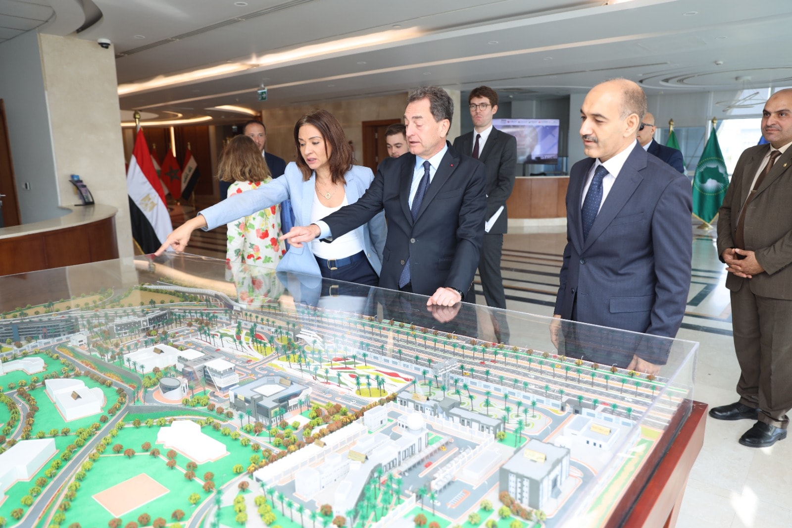 وكالة الفضاء المصرية تستقبل السفير الفرنسي بالقاهرة