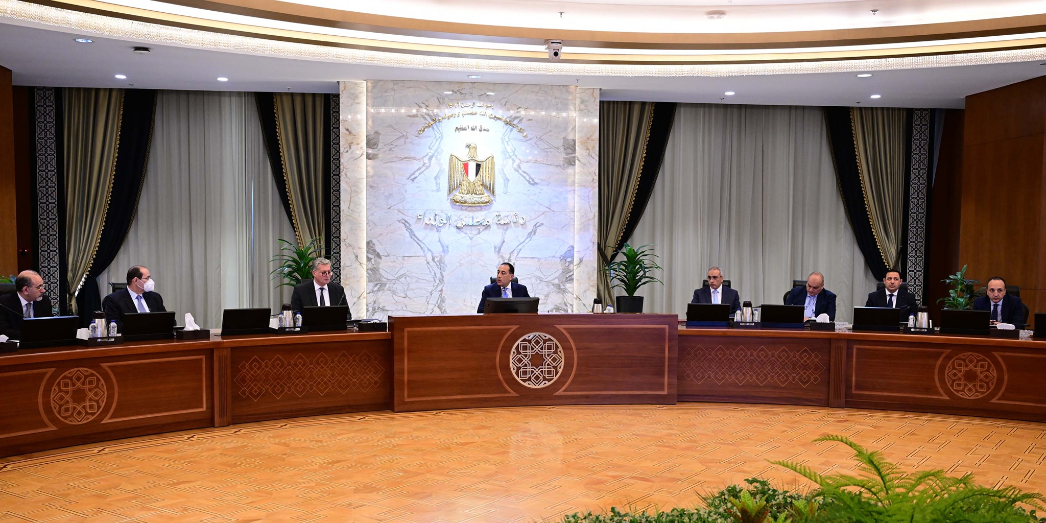 رئيس الوزراء يتابع جهود جذب المزيد من الاستثمارات الأجنبية