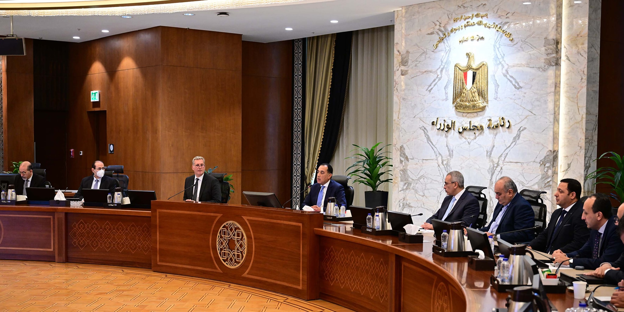 رئيس الوزراء يتابع جهود جذب المزيد من الاستثمارات الأجنبية