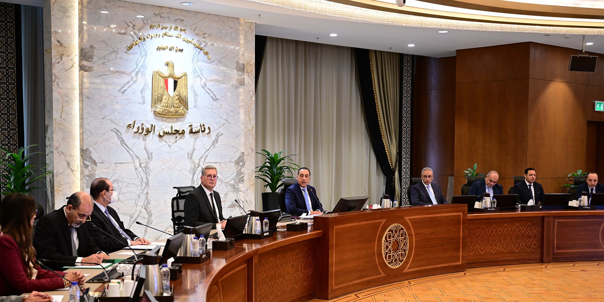 رئيس الوزراء يتابع جهود جذب المزيد من الاستثمارات الأجنبية