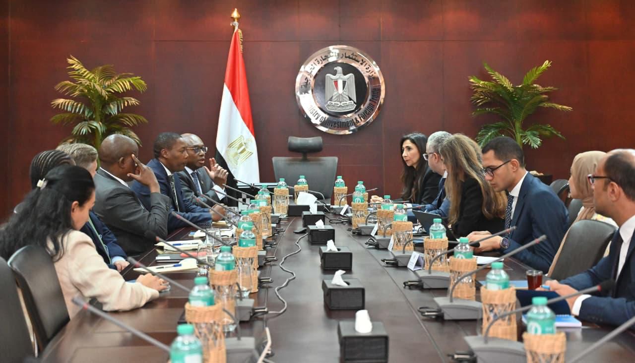 وزارة الاستثمار تستضيف وفداً من قيادات مجموعة ستاندرد بنك