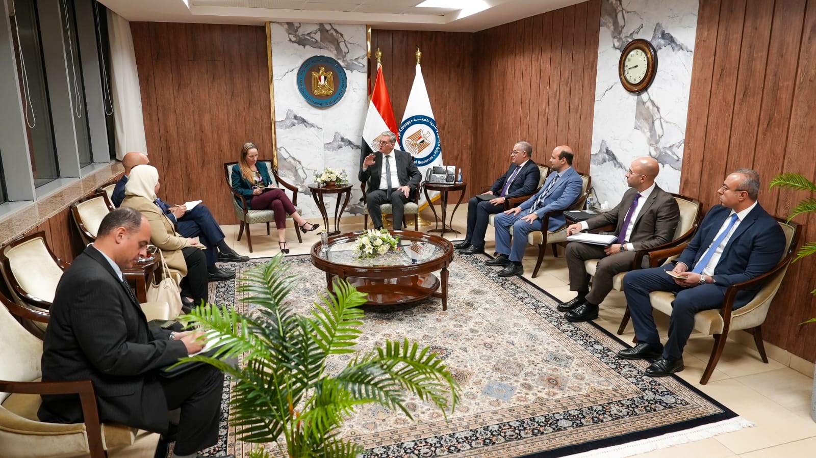 وزير البترول يعقد مباحثات مع وفد البنك الدولي 