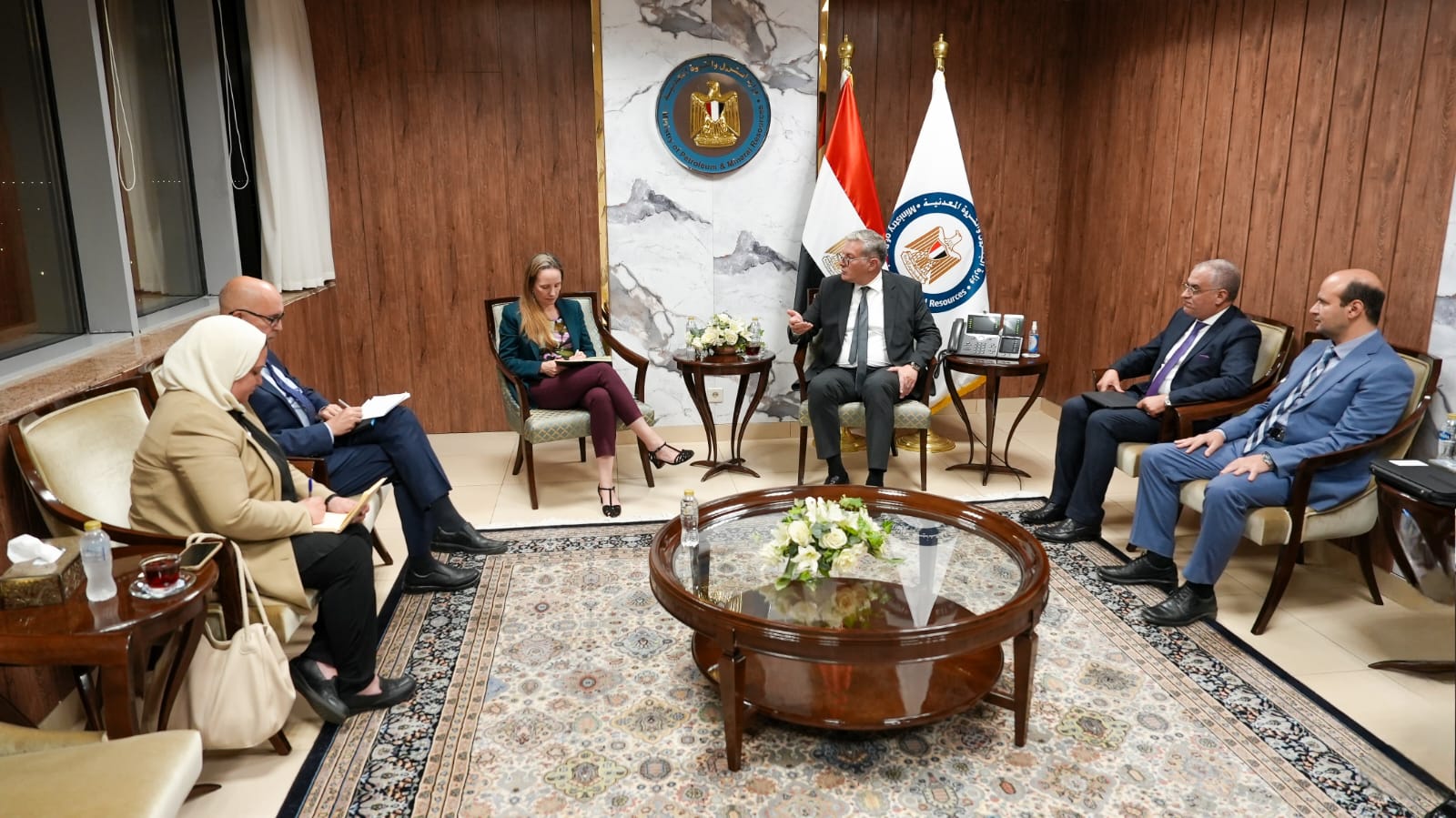 وزير البترول يعقد مباحثات مع وفد البنك الدولي 