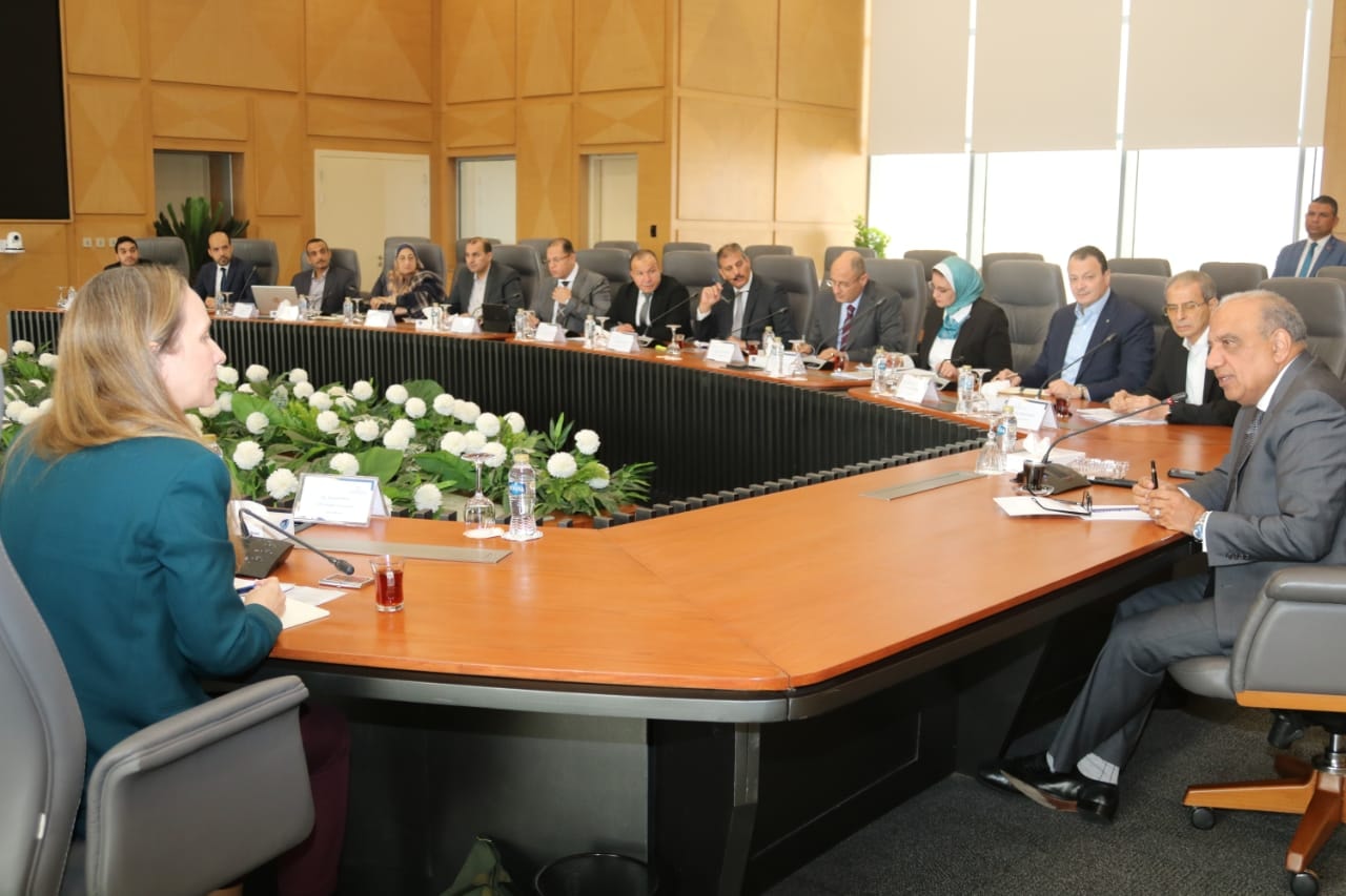 وزير الكهرباء يجتمع مع وفد البنك الدولي