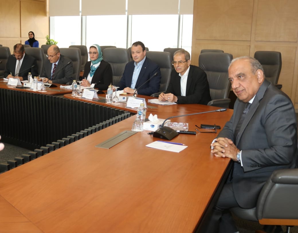 وزير الكهرباء يجتمع مع وفد البنك الدولي