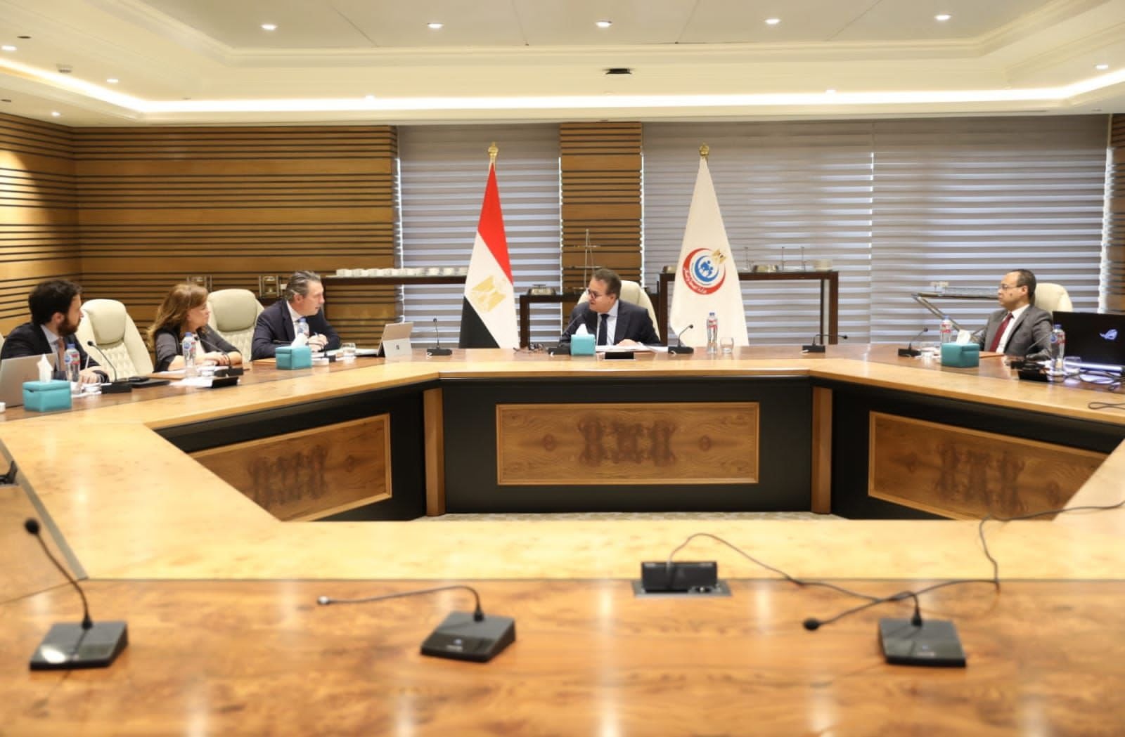 وزير الصحة يجتمع مع وفد البنك الأوروبي لإعادة الإعمار والتنمية
