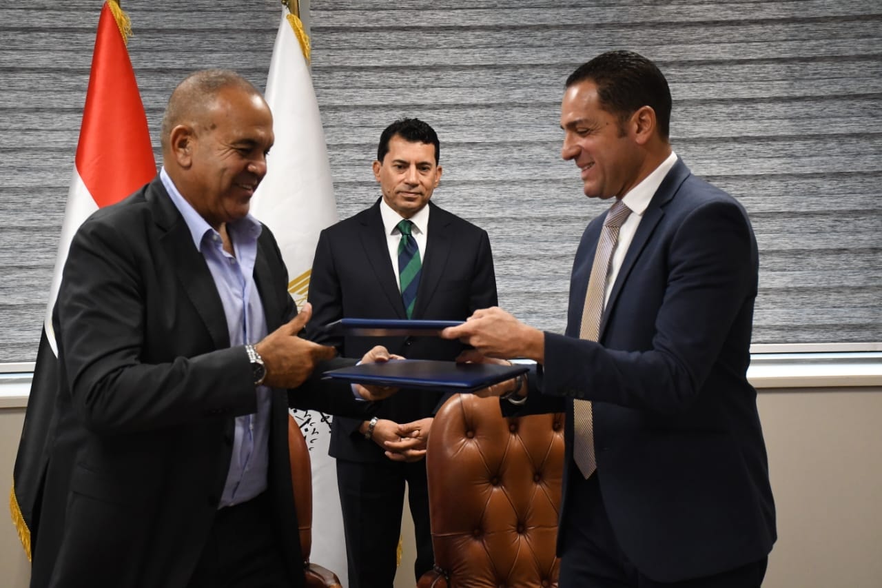 توقيع بروتوكول تنظيم بطولة العالم للسباحة بالزعانف للجامعات 2026