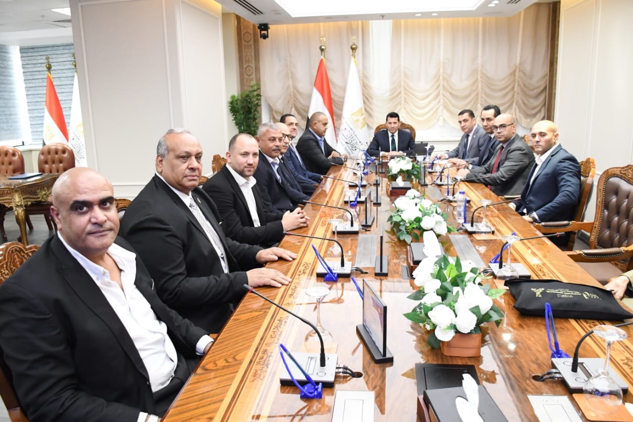 توقيع بروتوكول تنظيم بطولة العالم للسباحة بالزعانف للجامعات 2026