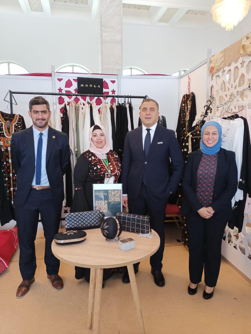 شباب جهاز تنمية المشروعات يشاركون في معرض الصالون الدولي للصناعات التقليدية بالجزائر