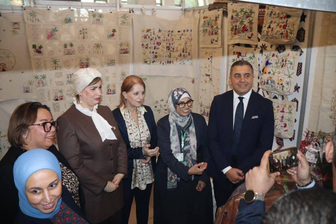 شباب جهاز تنمية المشروعات يشاركون في معرض الصالون الدولي للصناعات التقليدية بالجزائر