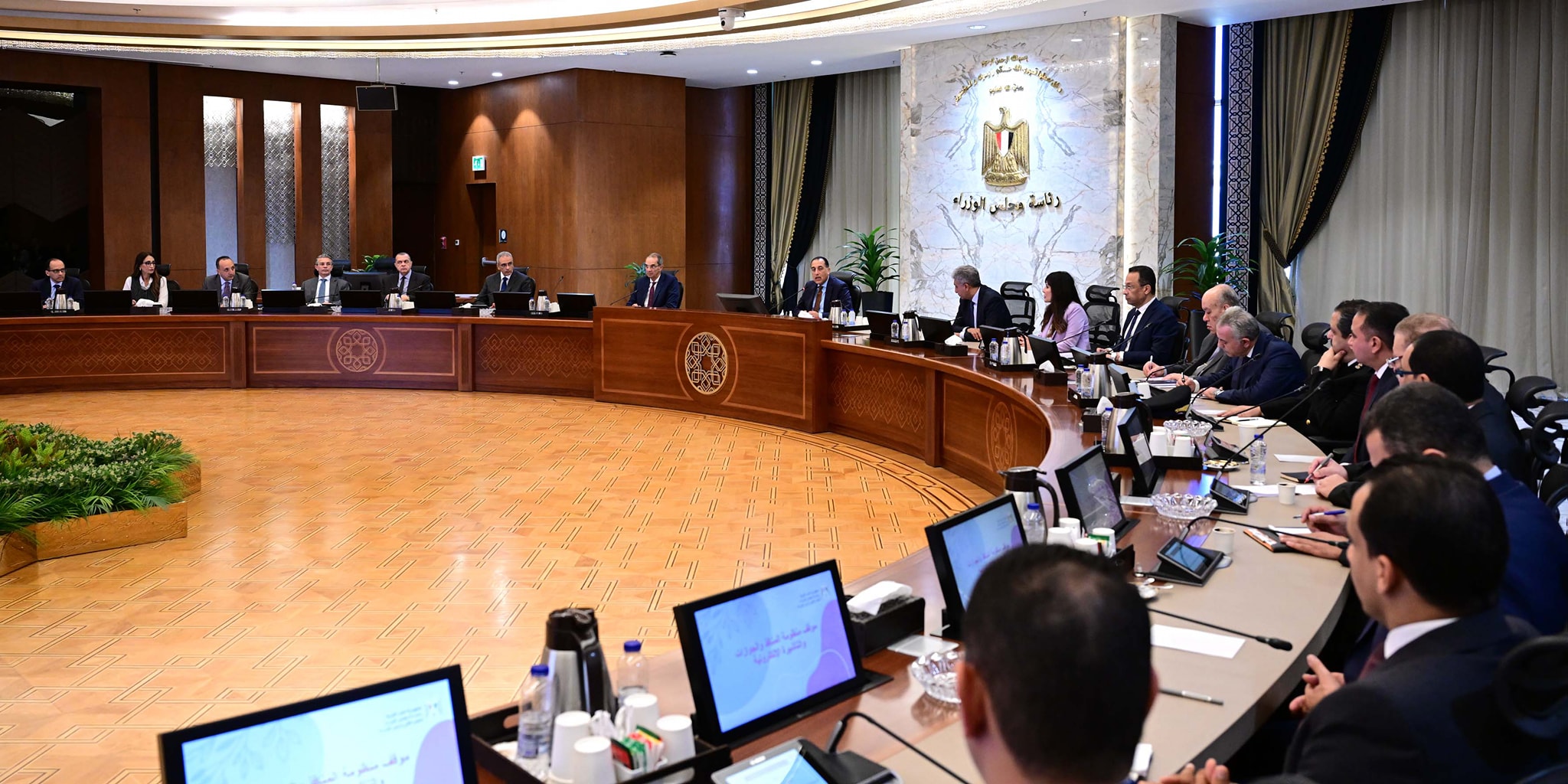 رئيس الوزراء يتابع جهود تيسير إجراءات دخول السائحين عبر منظومة التأشيرة الإلكترونية