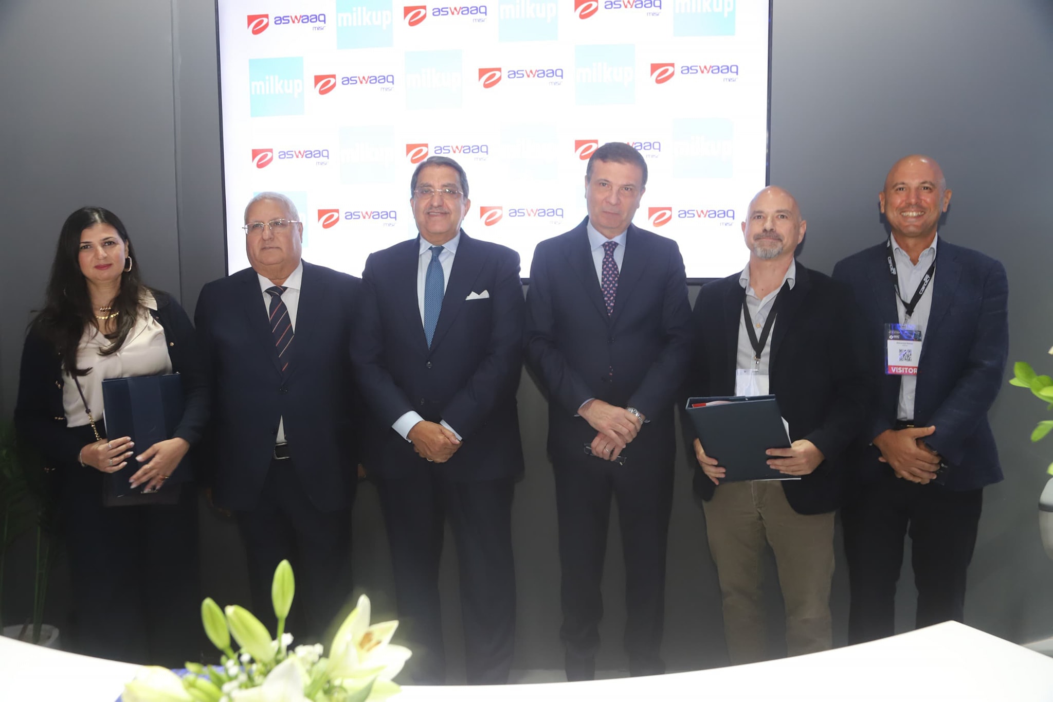 وزير الزراعة يتفقد جناح إي فاينانس بمعرض القاهرة الدولي