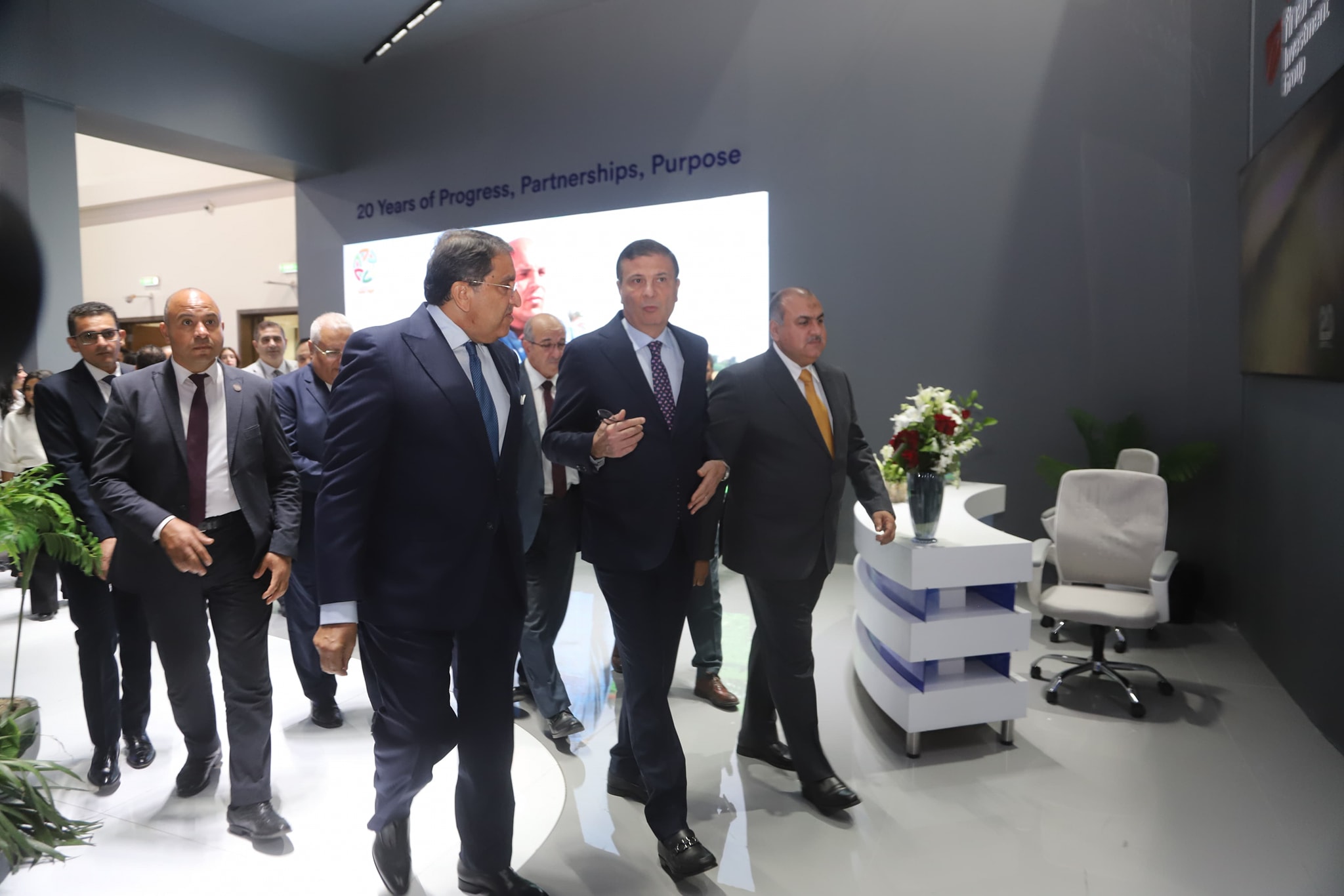 وزير الزراعة يتفقد جناح إي فاينانس بمعرض القاهرة الدولي