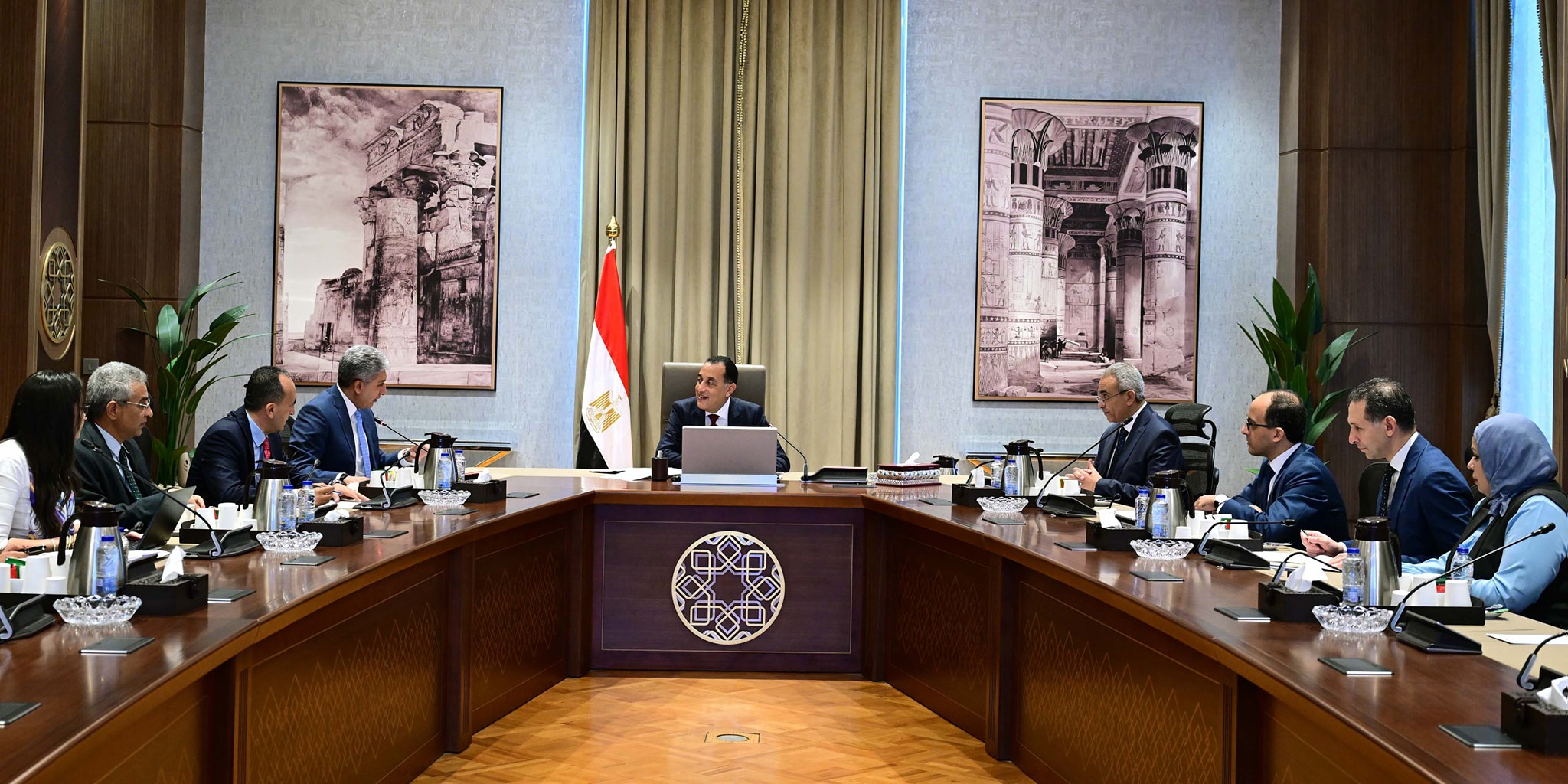 رئيس الوزراء يجتمع مع وزير السياحة والآثار 