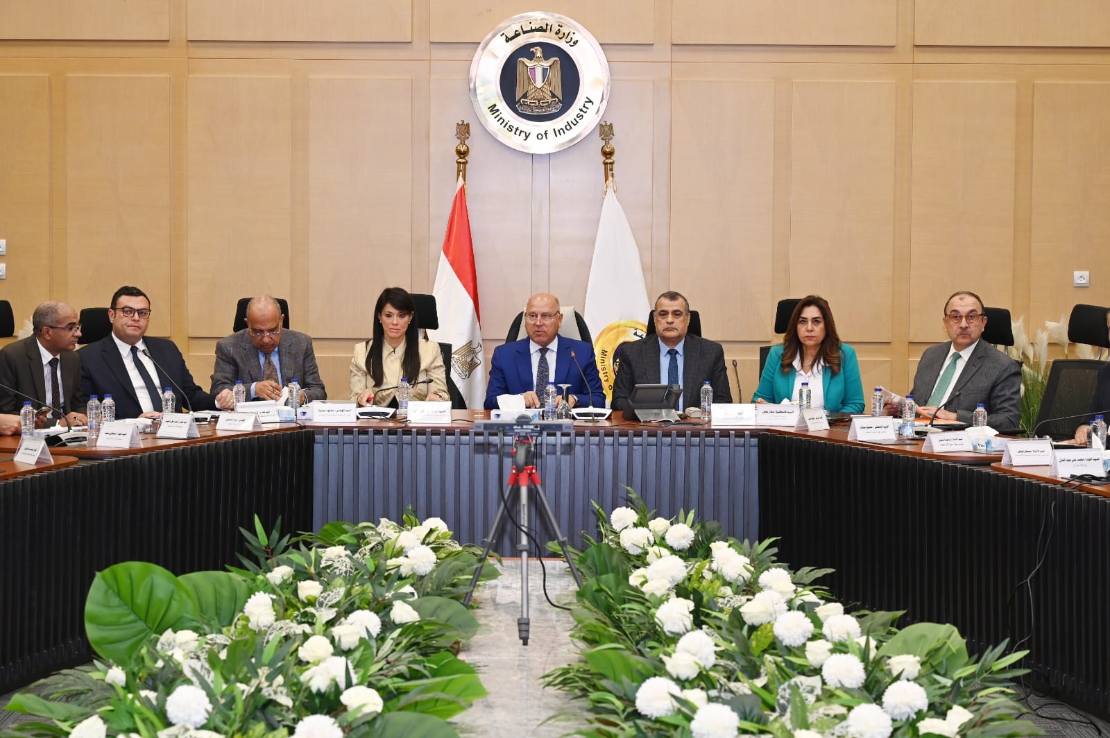 الوزير يترأس اجتماع المجموعة الوزارية للتنمية الصناعية