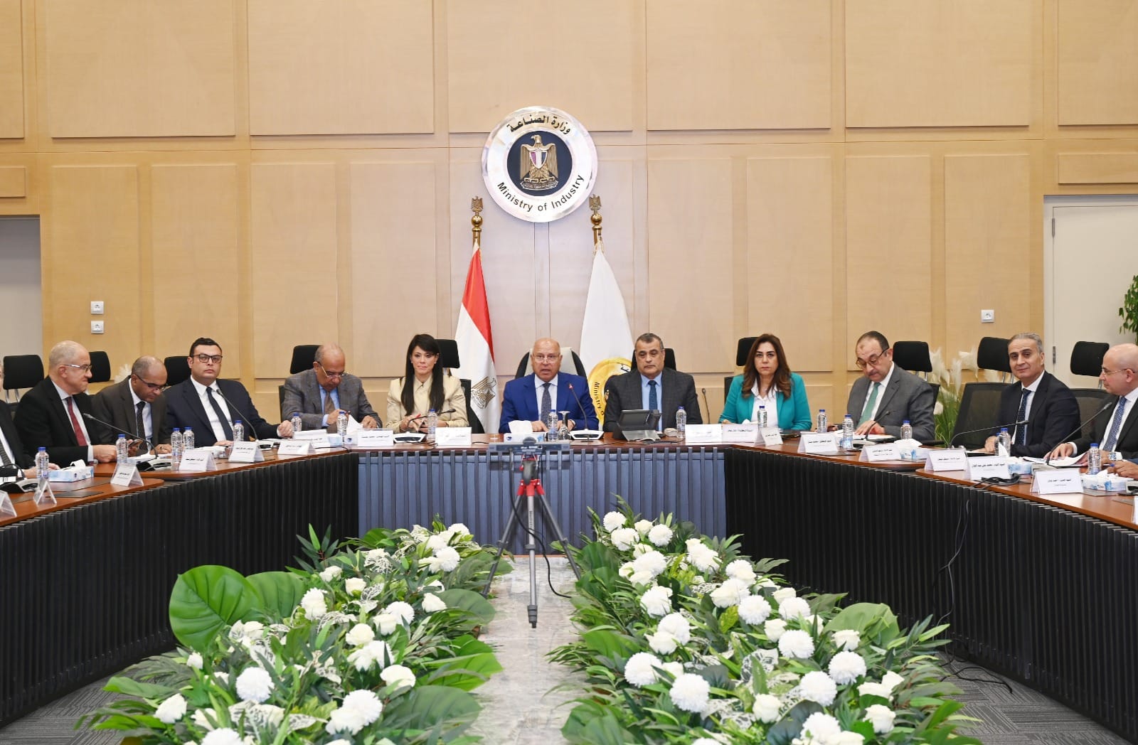 الوزير يترأس اجتماع المجموعة الوزارية للتنمية الصناعية