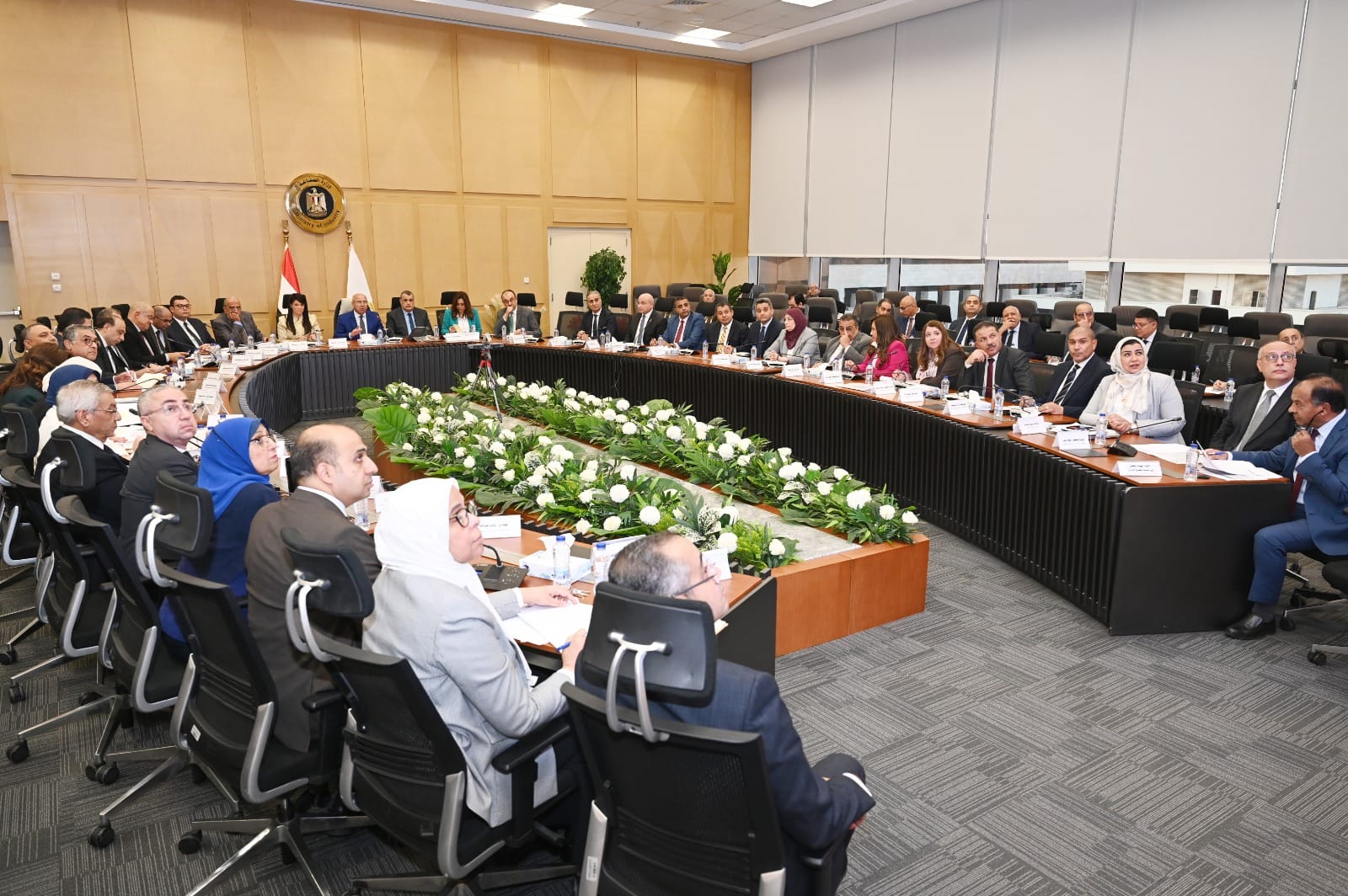 الوزير يترأس اجتماع المجموعة الوزارية للتنمية الصناعية