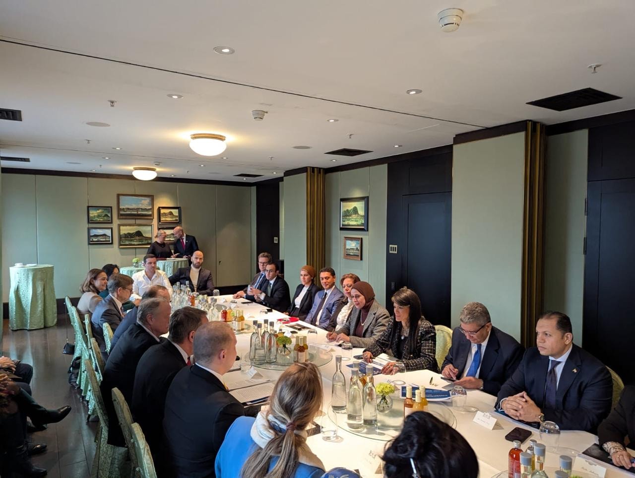 المشاط تعقد حوار مفتوح مع القطاع الخاص والمستثمرين الألمان