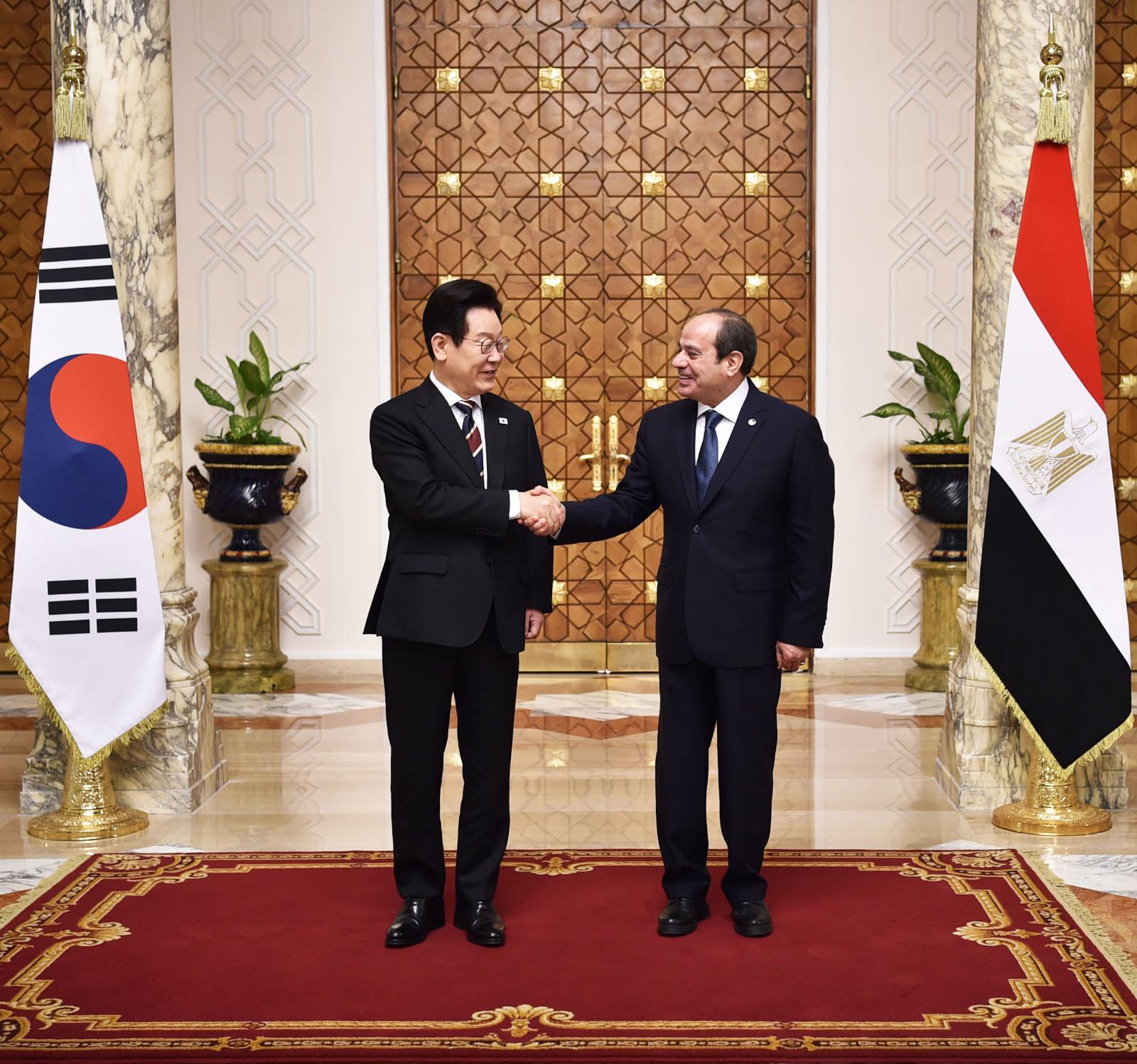 الرئيس السيسي يستقبل رئيس كوريا الجنوبية