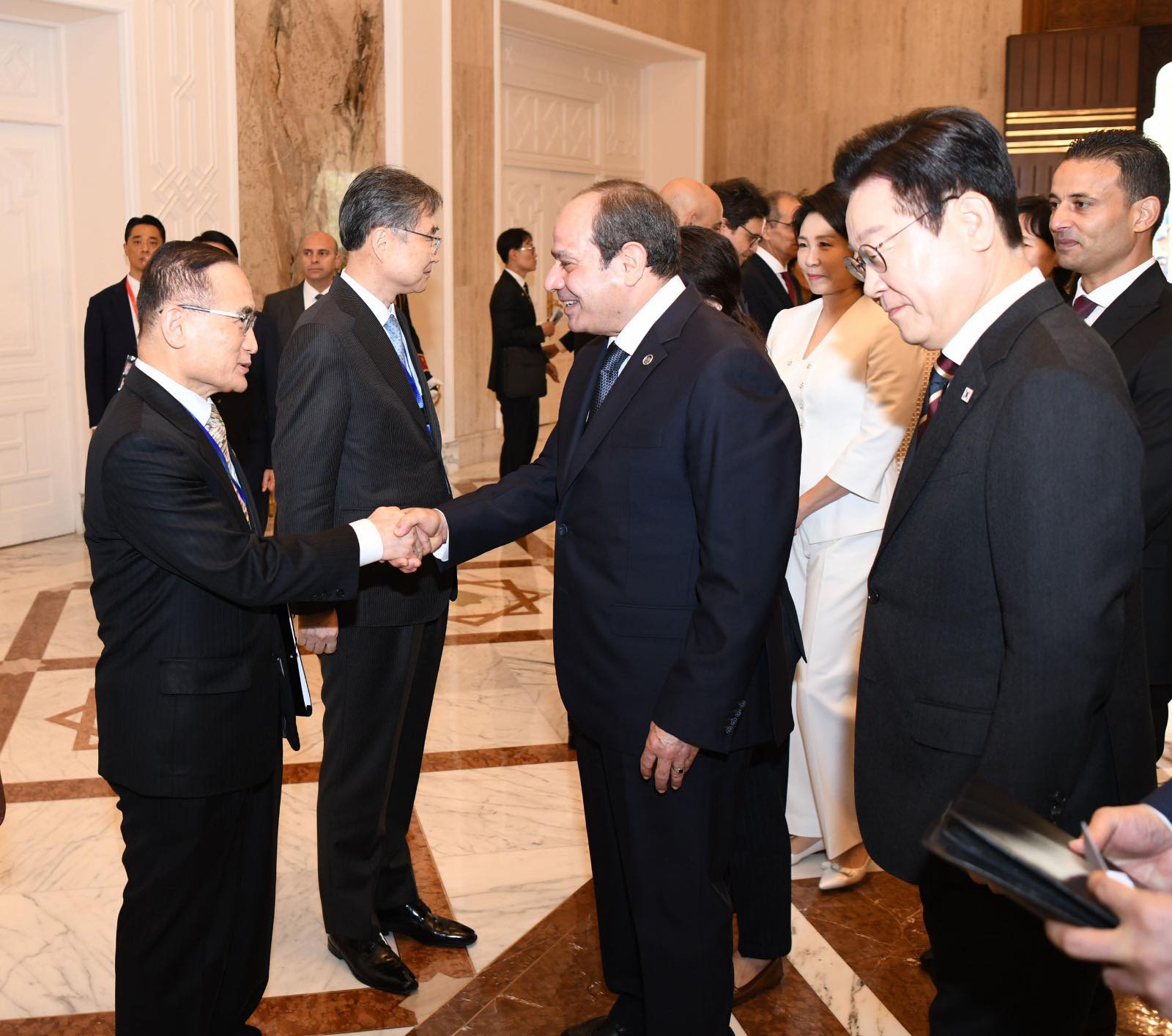 الرئيس السيسي يستقبل رئيس كوريا الجنوبية