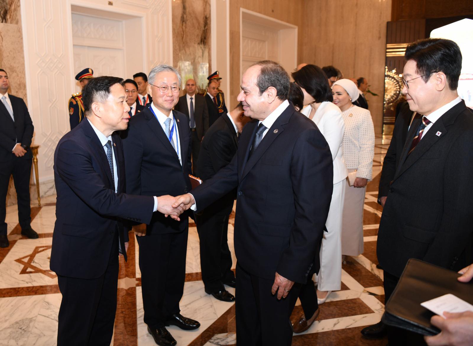 الرئيس السيسي يستقبل رئيس كوريا الجنوبية