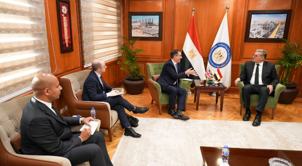 مباحثات مصرية بريطانية في مجالي البترول والتعدين