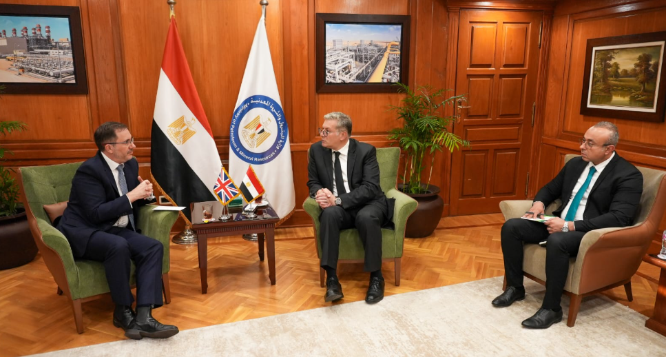 مباحثات مصرية بريطانية في مجالي البترول والتعدين